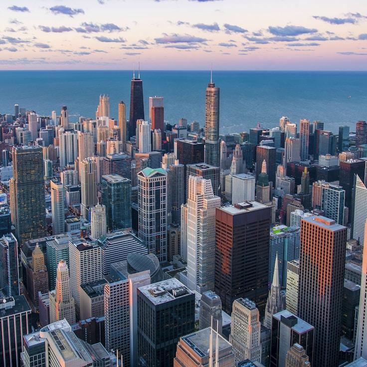 Parents evaluating schools in France